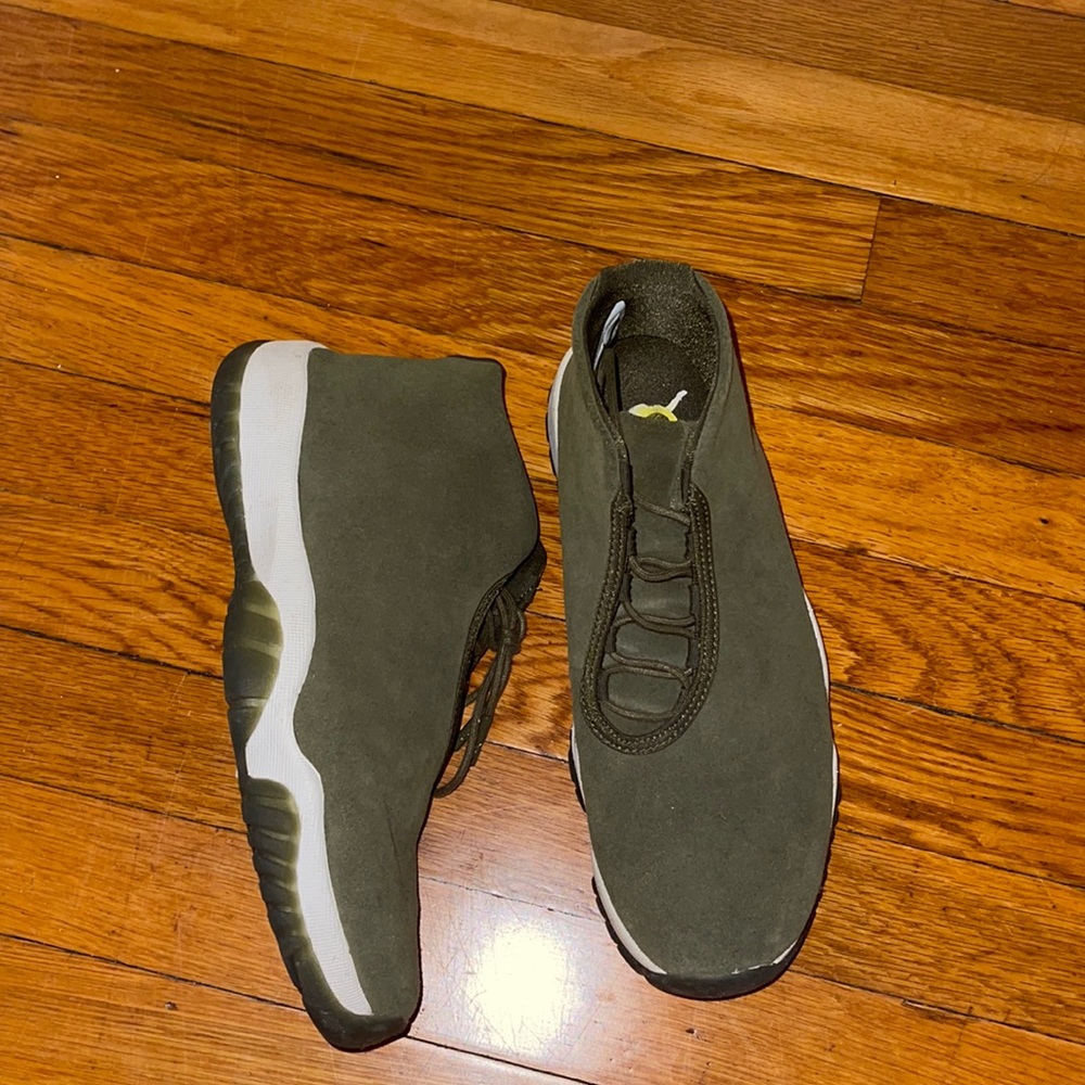 Olive green Jordan’s women’s 9